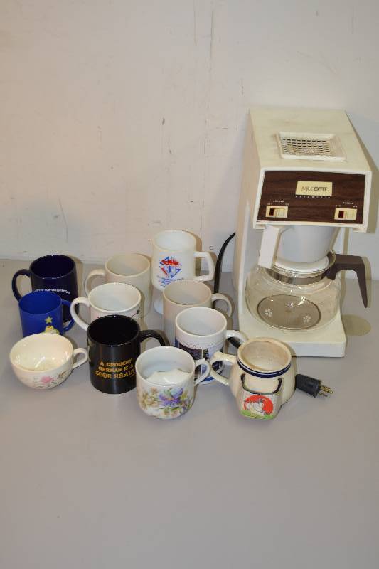lot 91 image: Coffee Pot and mugs