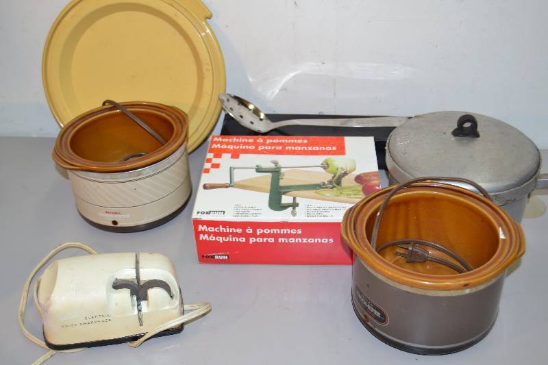 lot 92 image: Kitchen Items