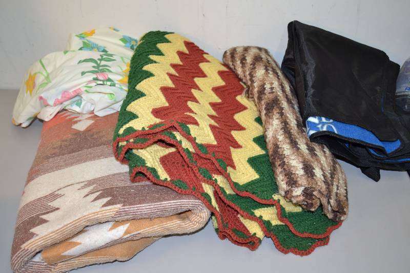 lot 93 image: Blankets