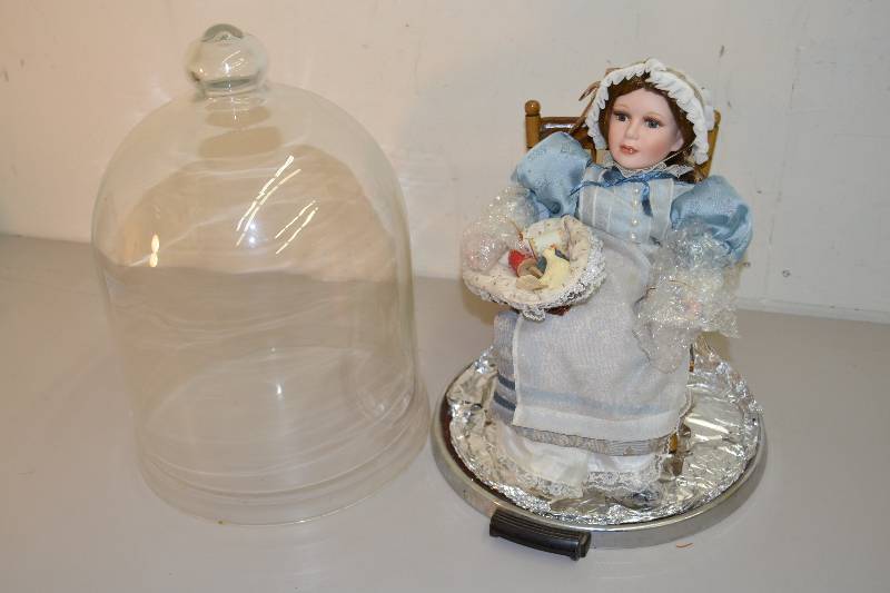 lot 104 image: Betsy Ross Porcelain Doll