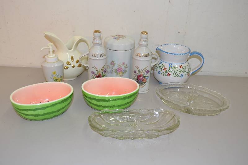 lot 111 image: Small Housewares