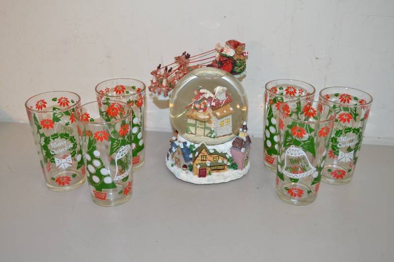 lot 115 image: Christmas Glasses Snow Globe