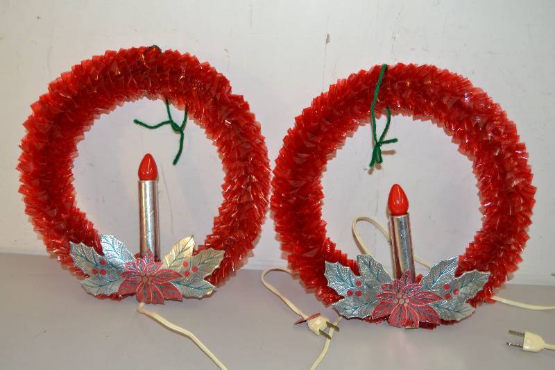 lot 118 image: Vintage wreaths