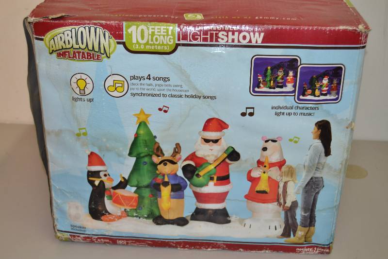 lot 119 image: Inflatable Christmas band