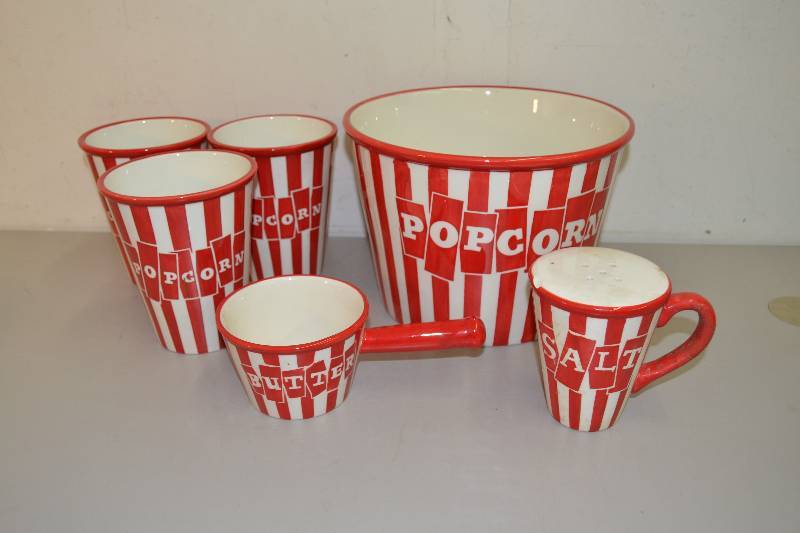 lot 120 image: Popcorn Bowls and accessories