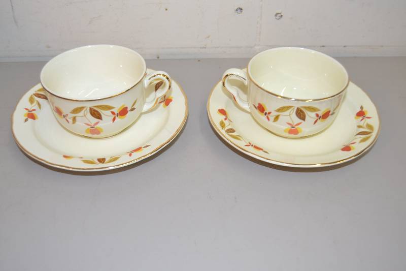 lot 136 image: Jewel Tea