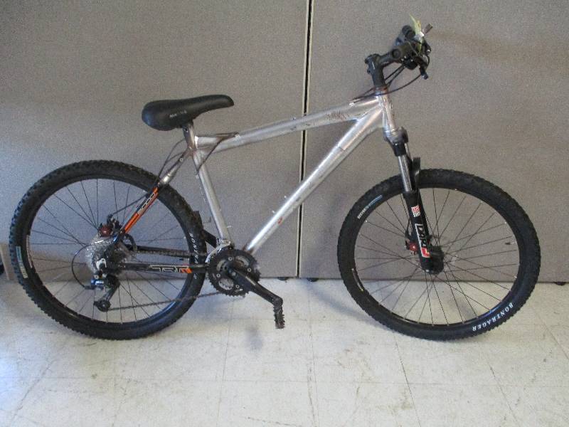 lot 11 image: Trek Mountain Bike