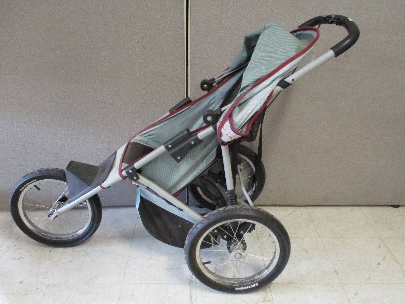 lot 33 image: Jogging Stroller