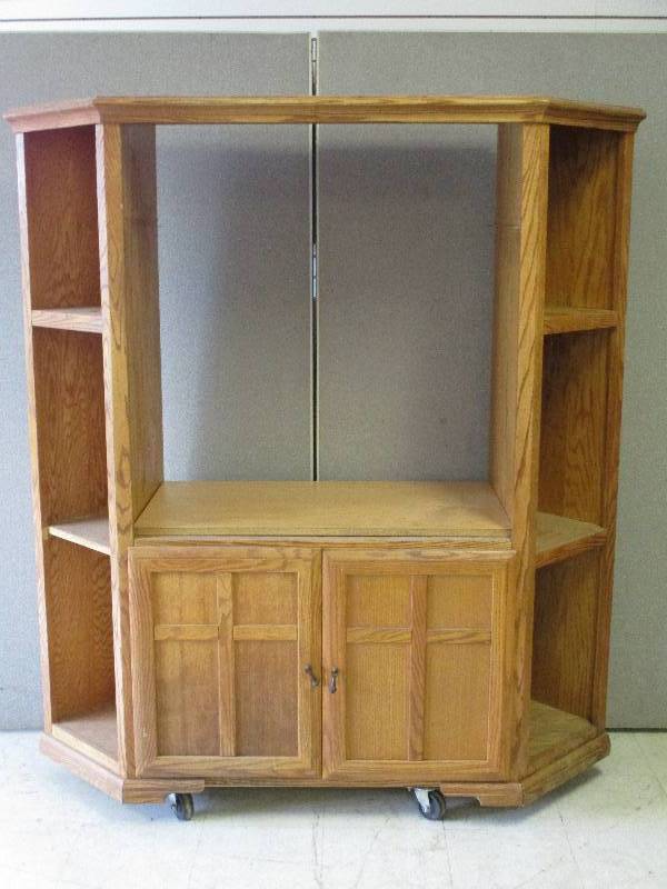 lot 34 image: Entertainment Center