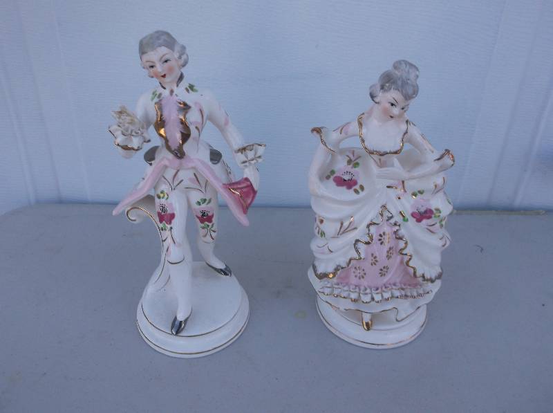 Figurines