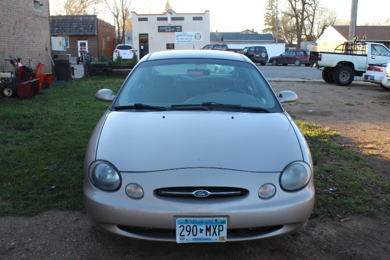 1999 Ford Taurus SE