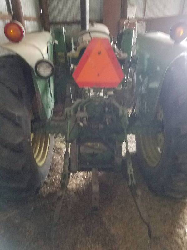 lot 12 image: John Deere 2640 Diesel Tractor With Solid Loader