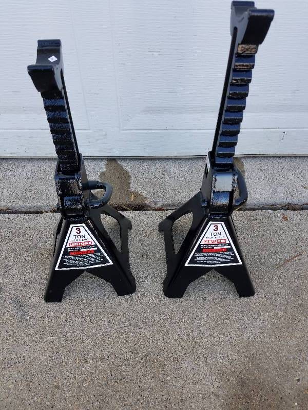 lot 28 image: Craftsman (3) Ton Jack Stands...Brand New