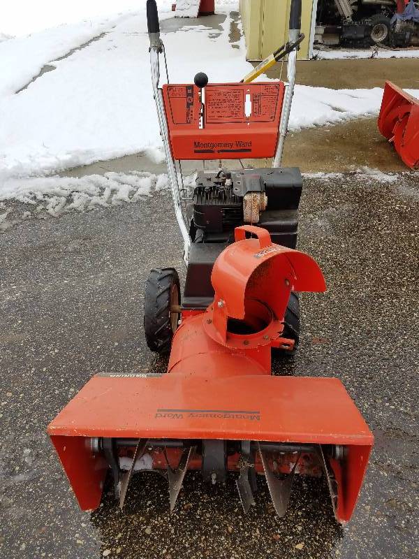 lot 42 image: Snowblower, 5.0 Montgomery Ward