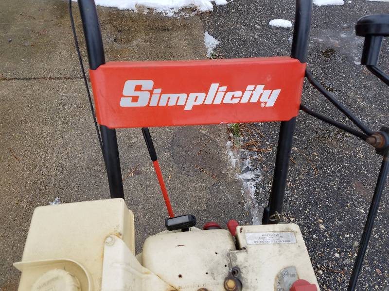 lot 43 image: Snow Blower,Simplicity 5.0