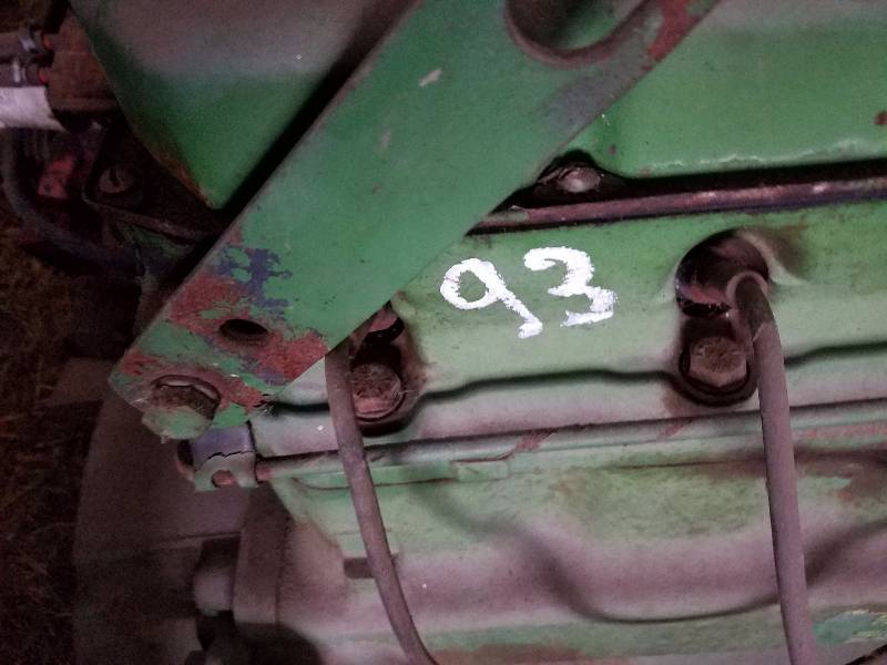 lot 52 image: John Deere,303 6 Cylinder gas 55 Combine Engine