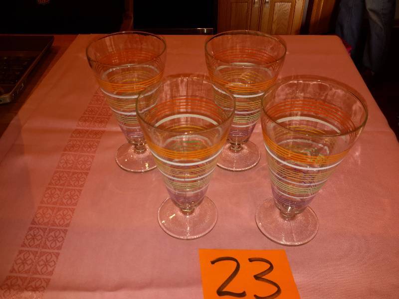 lot 23 image: 4, Glasses from 1930s.. Pedestal Water Glasses with Colored circle trim