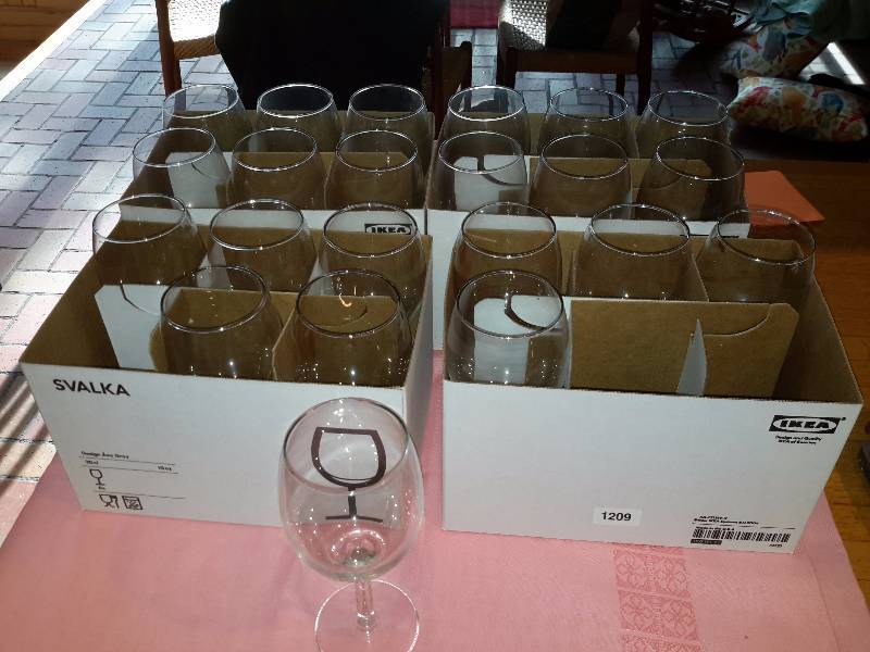 lot 24 image: 22 nice IKEA Wine Glasses