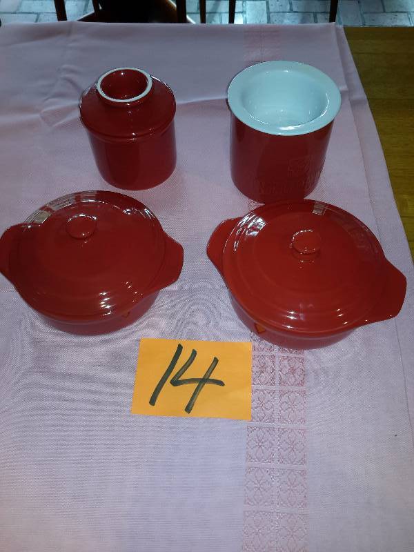 lot 14 image: PETITE Maison  2 Brie Cookers, Butter Bell Crocks, French Butter Dish Concu par Gourmet Village Cold server.