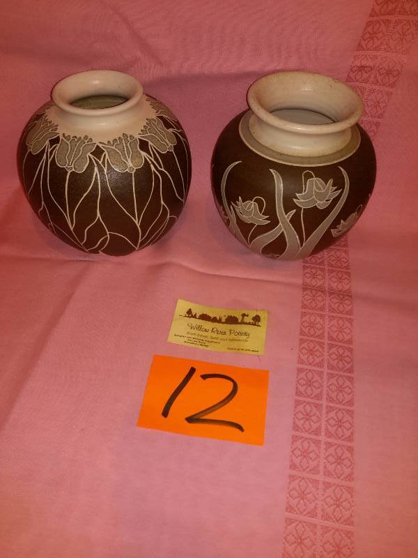 lot 12 image: 2 Waletzko pots from 1986.  Willow River Pottery