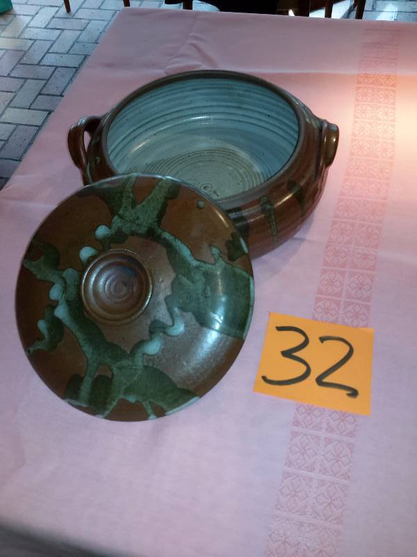 lot 32 image: Pottery Casserole.  9 in diameter. About 5 in h.