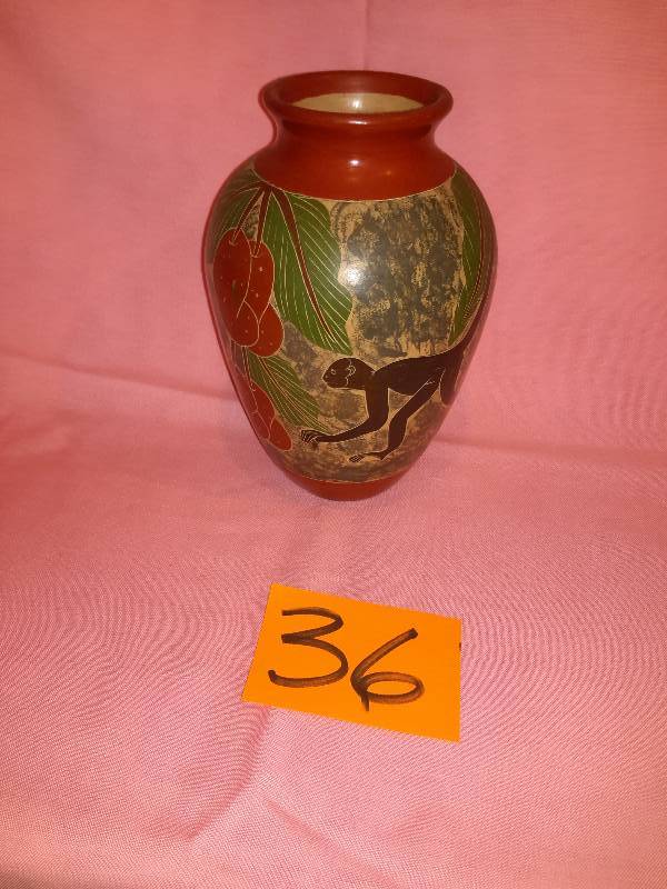 lot 36 image: Costa Rican Pottery Piece.  9 in tall
