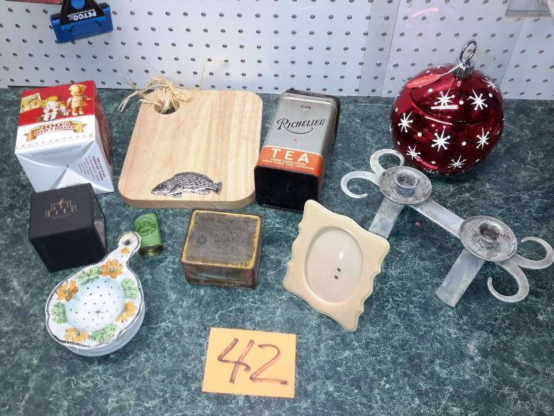 lot 42 image: Misc. Decorative Items and themed product cans
