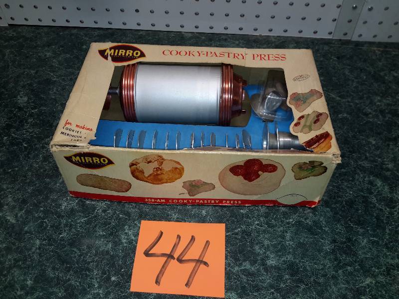 lot 44 image: Mirro Cooky Pastry Press.. In original box.. Looks complete