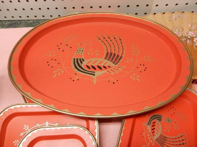 lot 55 image: Hand Painted Fan  Vintage Metal Serving tray and smaller trays (8)  OSTER, electric wine bottle opener Pink 10 in x 27 in embroidered runner