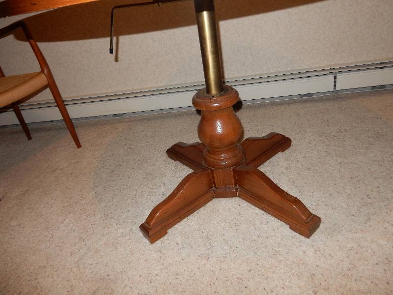lot 7 image: Multiple Height round table. From 18 12 in h to 30 in h.. 40 in diameter.. Oak Wood
