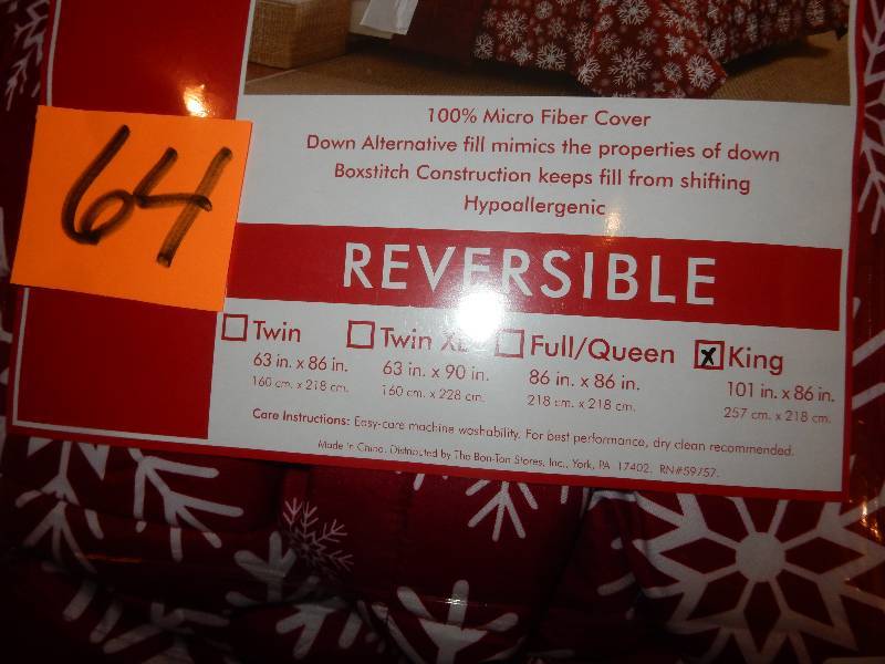 lot 64 image: Nice Microfibre Comforter.. Looks like it is new.. KING SIZE