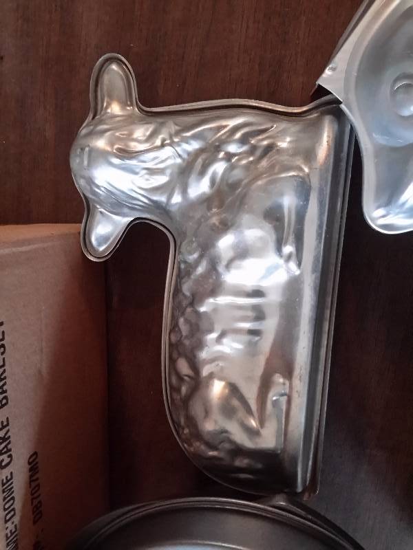 lot 76 image: 2, character aluminum cake pans, DOME Cake Zuccotto (new).