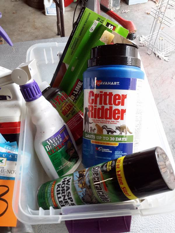 lot 83 image: Misc. Gardening liquids and powders.. See pictures