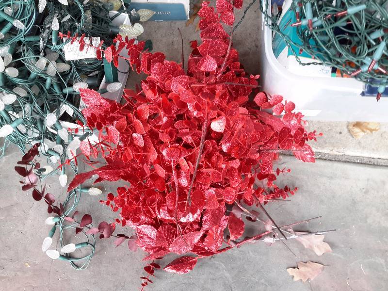 lot 100 image: Large lot of Christmas Decorations and lights