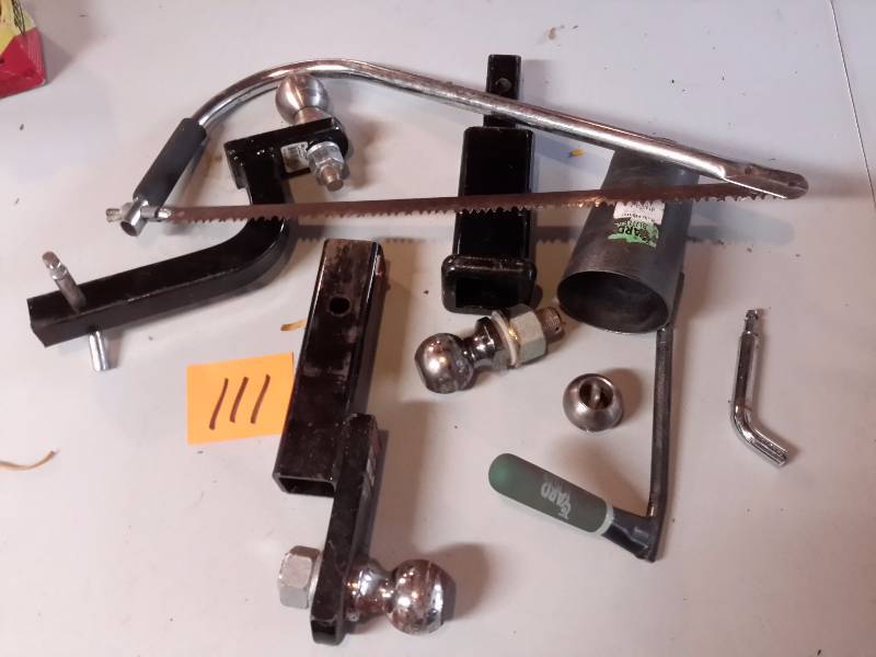 lot 111 image: 3 Trailer hitches with balls, gardening scoop, hand saw