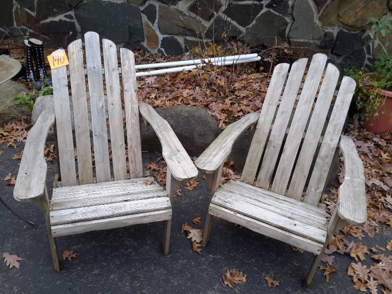 lot 140 image: 2 Adirondac Chairs and small copper bird bath on metal legs