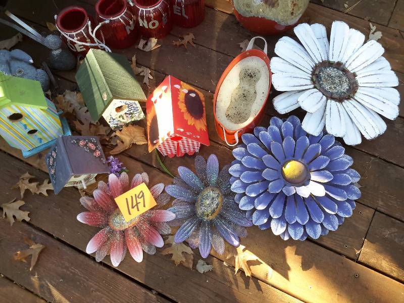 lot 149 image: Misc. Yard and Garden Decorative items