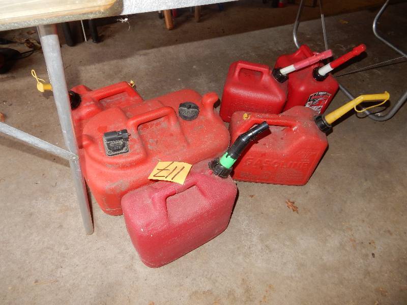lot 117 image: 7 various size plastic gas containers.. 1, 2, 2.5, 4 gallon