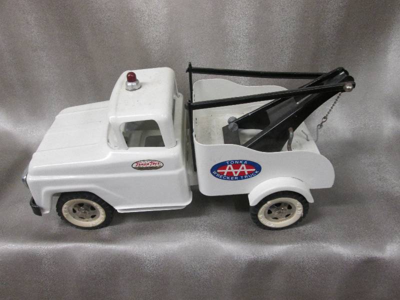 Metal Tonka Wrecker Truck...