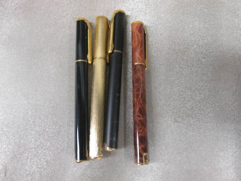 Lot of 4 Pen Style Refillable Light...
