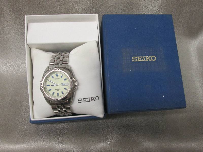Mens Seiko Watch Retail $350.00...
