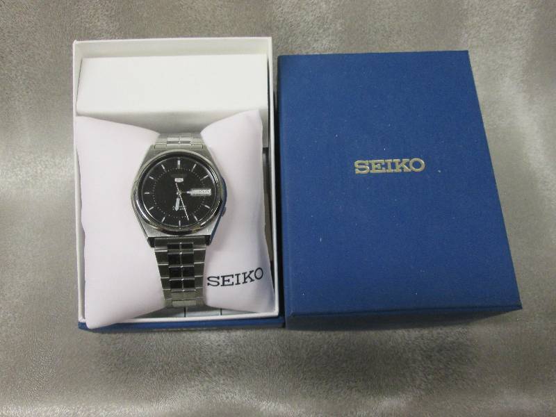 Mens Seiko Watch Retail $125.00...