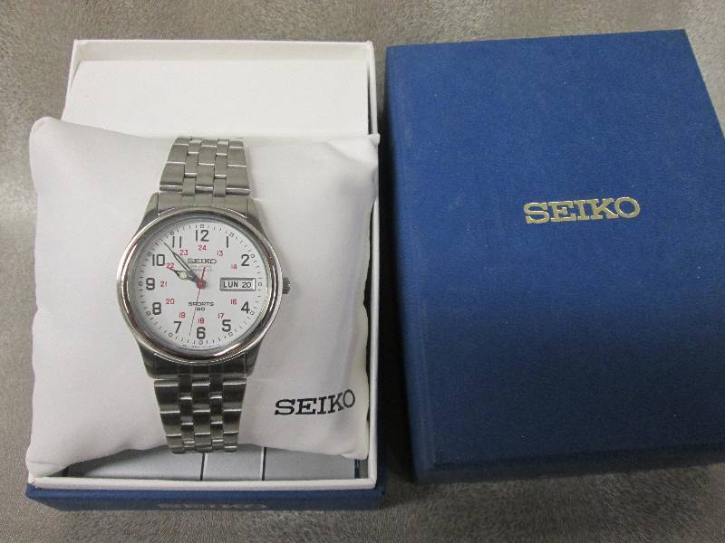Mens Seiko Watch Retail $165.00...