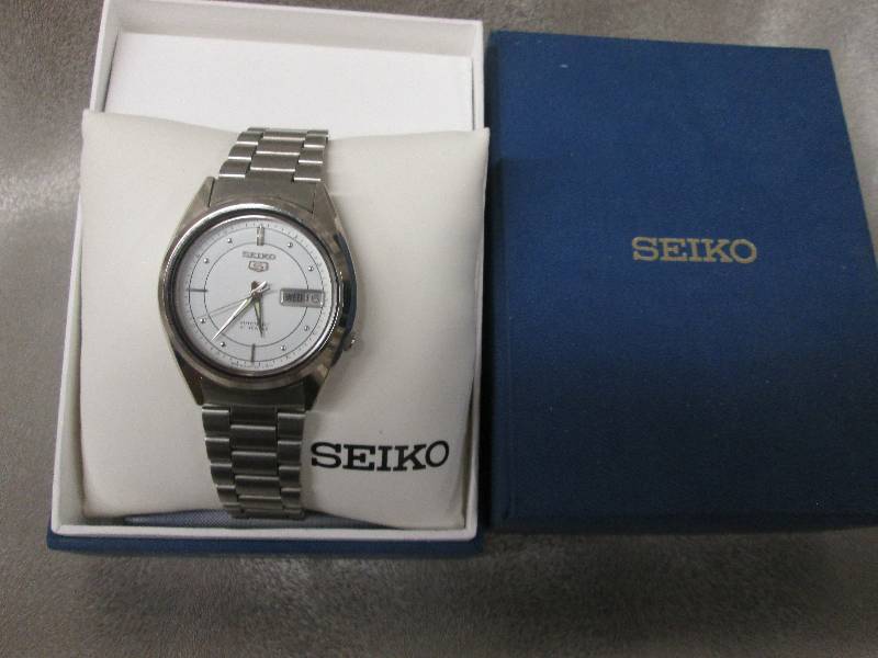 Mens Seiko Watch Retail $150.00...