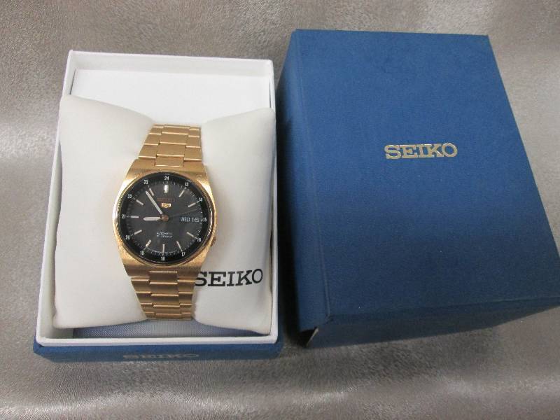 Mens Seiko Watch Retail $150.00...