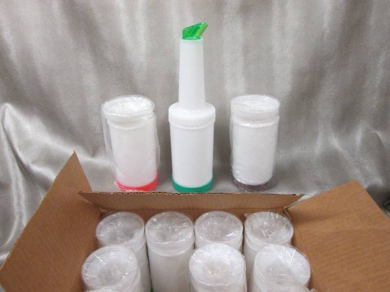 Lot of 12 One Quart Liquid Caddy Sy...