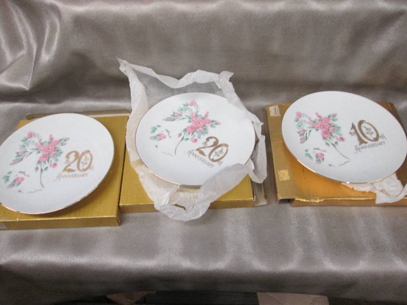 Lot of 2 20th Anniversary Plates,...