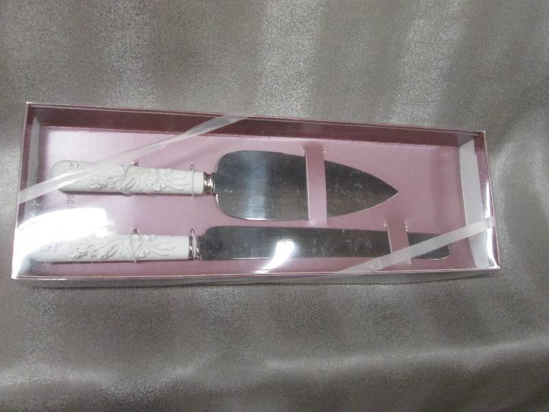 Wedding Cake Knife Set Retail $47.0...