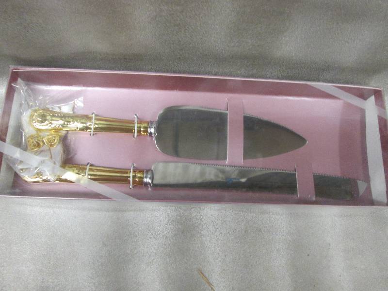 Wedding Cake Knife Set Retail $48.0...