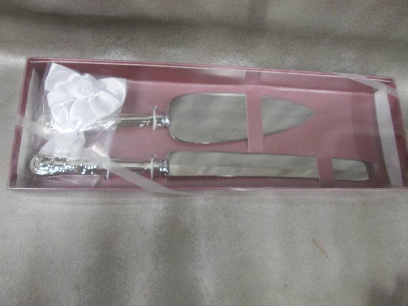 Wedding Cake Knife Set Retail $44.0...